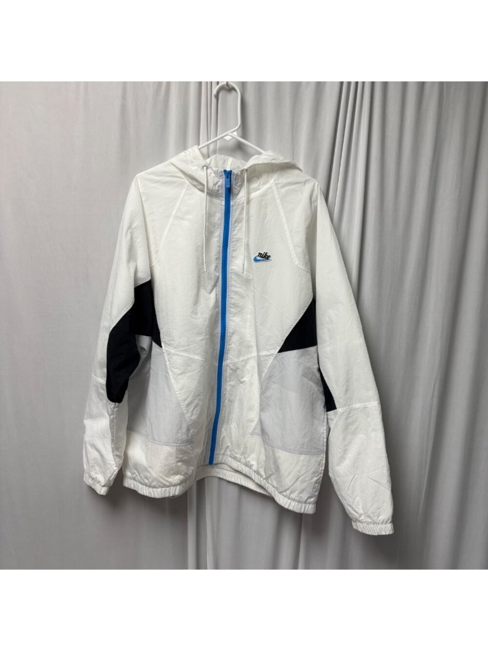 Nike Windbreaker Jacket Hooded Mens Size XL Full Zip Lightweight Sportswear